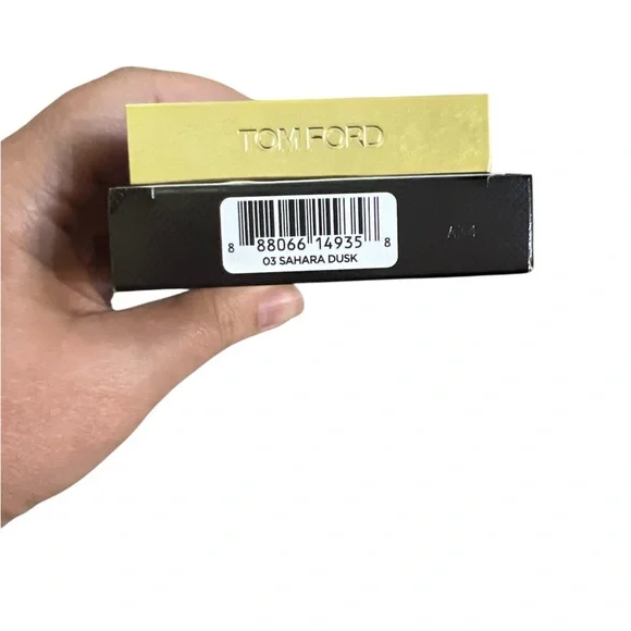 Tom Ford Architecture soft matte blurring powder! Shade: Sahara Dusk - Picture 3 of 3